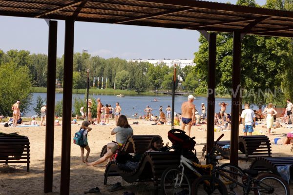 Врач Буланов рассказал, кому загорать строго противопоказано